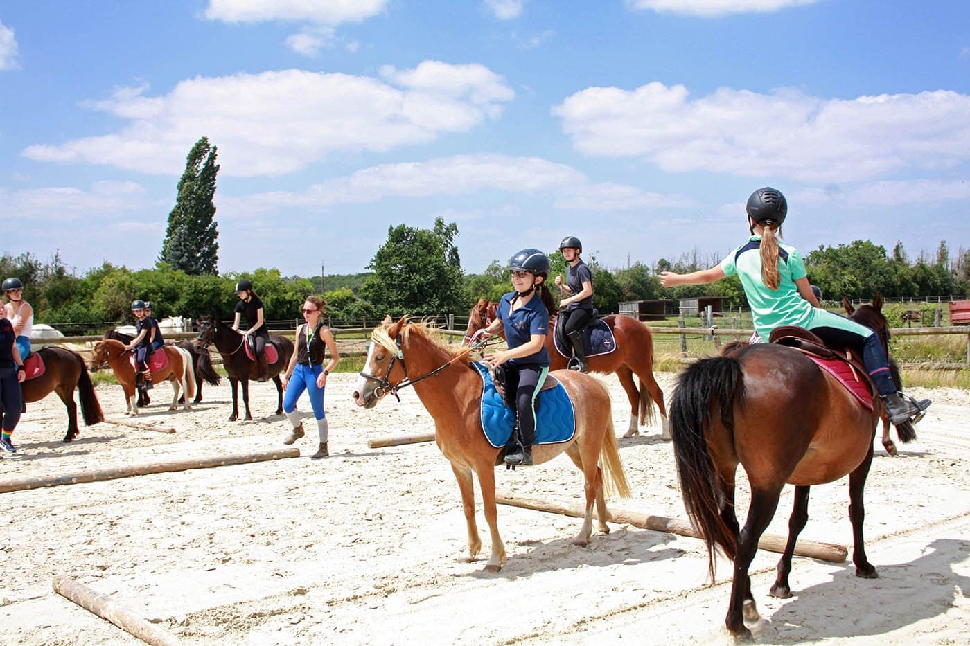 Comment bien débuter l’équitation : guide pour les adultes et enfants